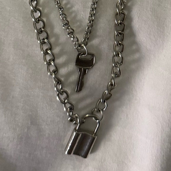 Women’s Layered Necklace - Picture 3 of 4